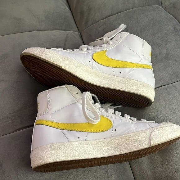 “Nike Blazer 77 Vintage Mid Sneaker size 5.5” - Picture 3 of 7